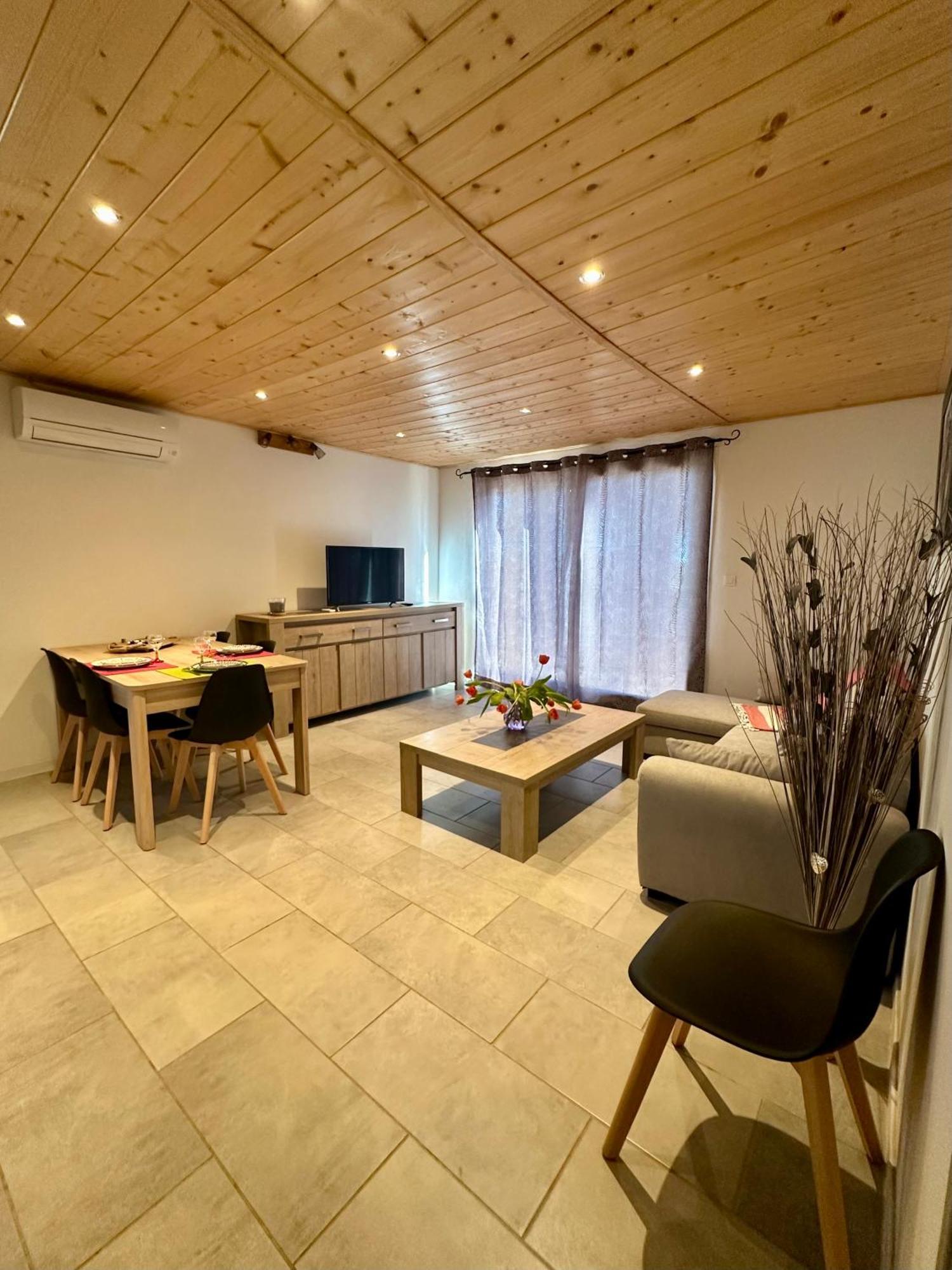 Le Gite Des Poiriers Uzes Exterior photo